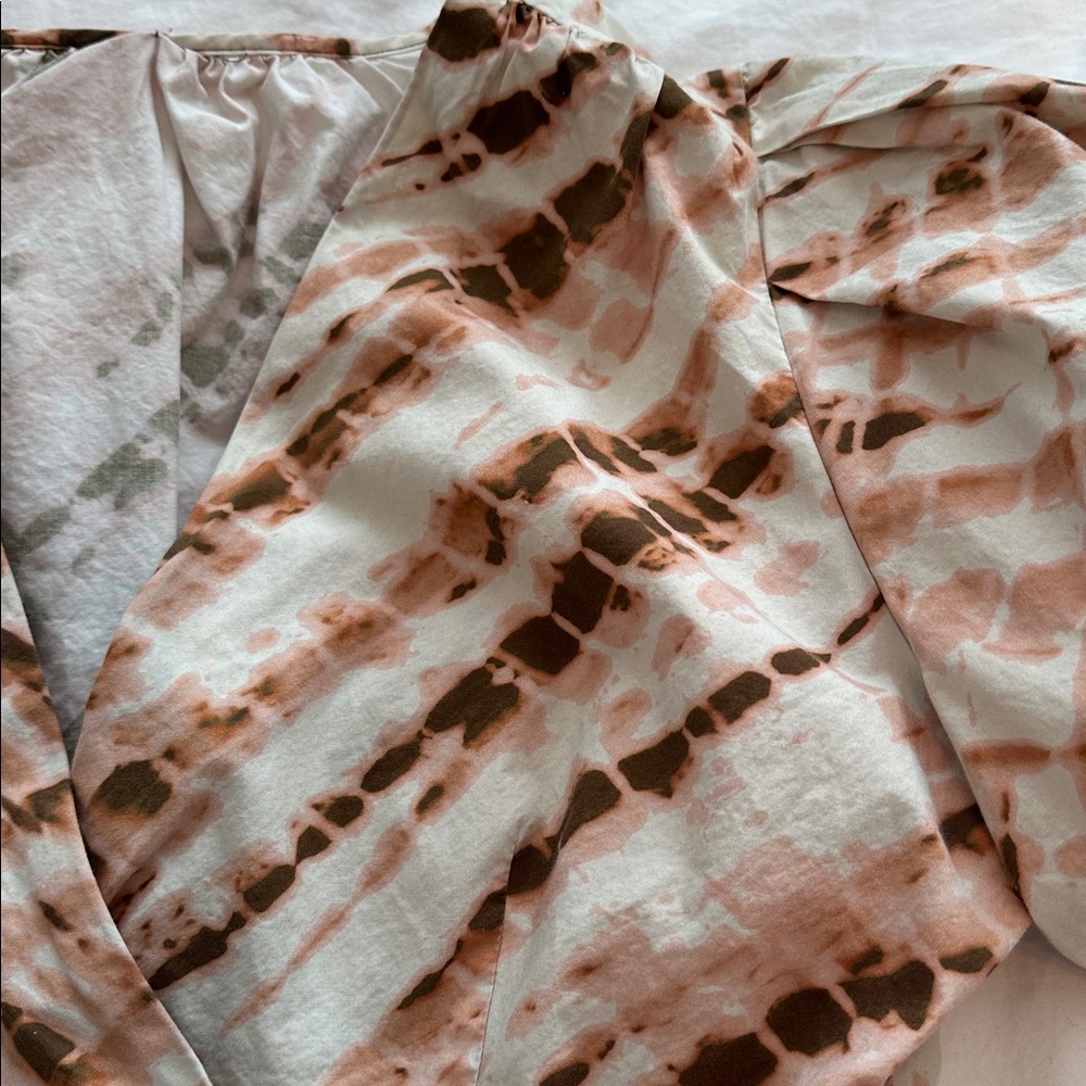 Marie Oliver tie dye blouse doesn’t have tag but fits a small - Picture 2 of 5